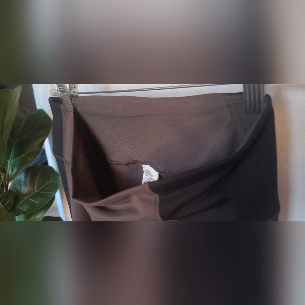 SOLD NWOT Under Armour Gray Leggings - size XL - Picture 11 of 11